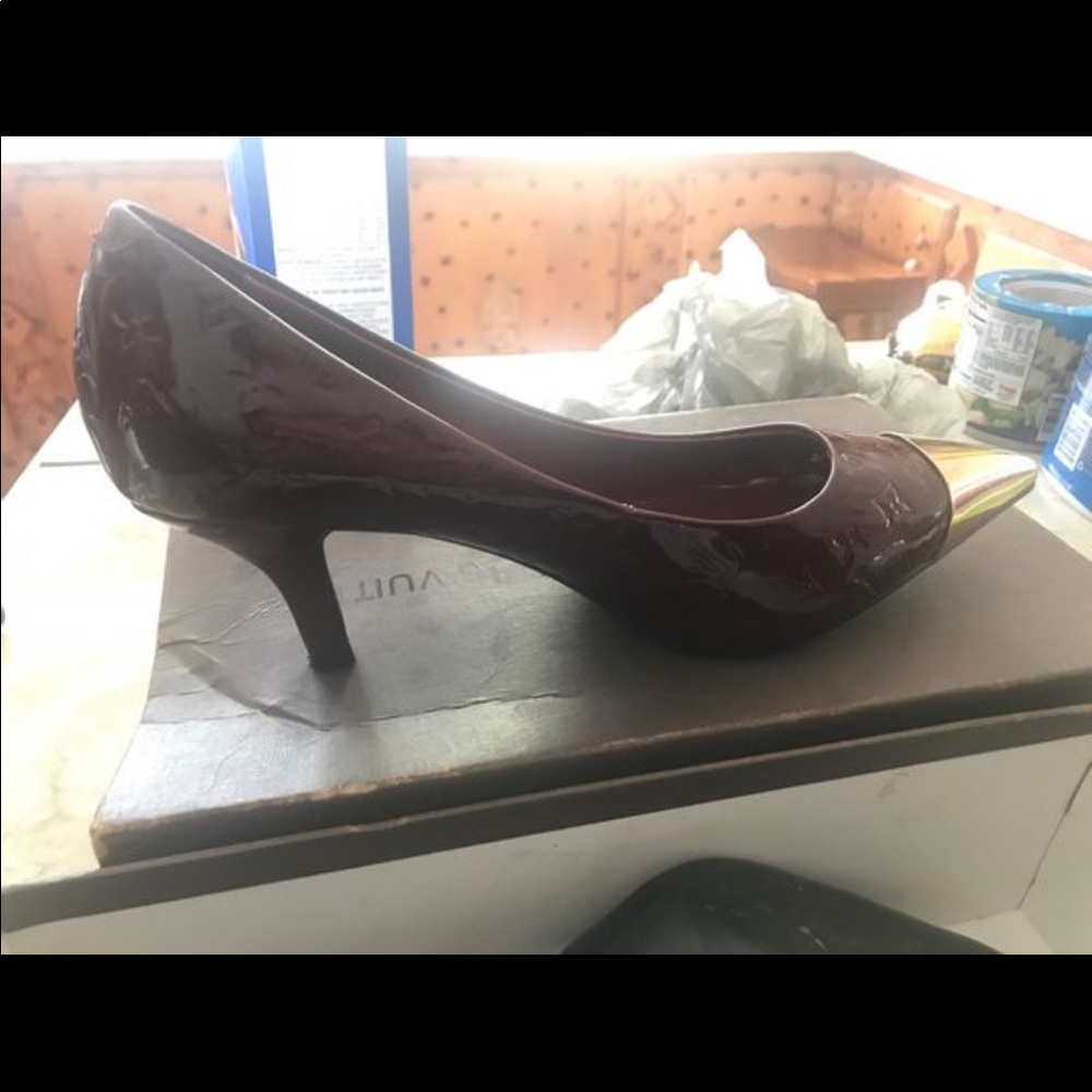 Louis Vuitton - Picture 5 of 6